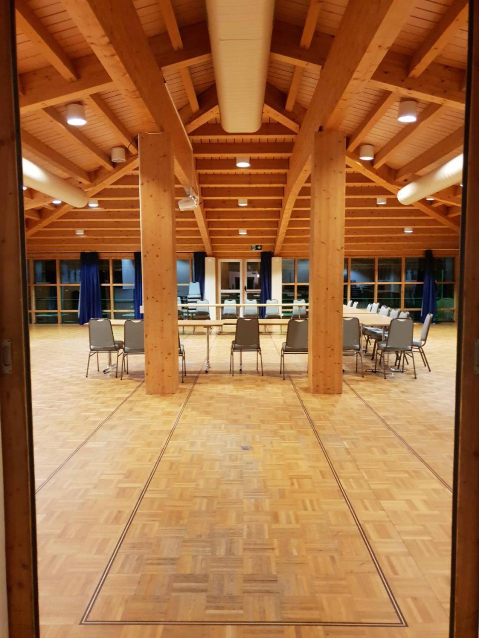 Hotel Du Val Cernier Bagian luar foto